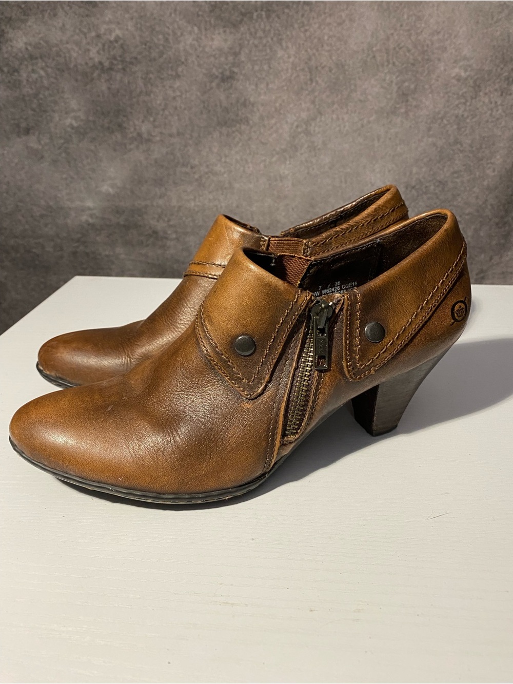 Born Womens Brown Leather Side Zip Heeled Ankle Booties Ankle Boots Size 7 / 38